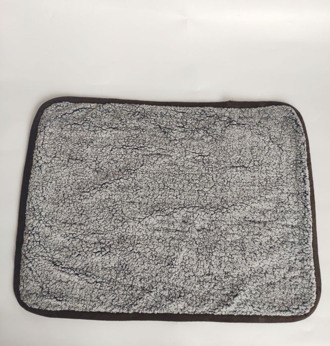 Cozy Waterproof Pet Blanket – Pee-Proof Winter Snuggle for Dogs & Cats