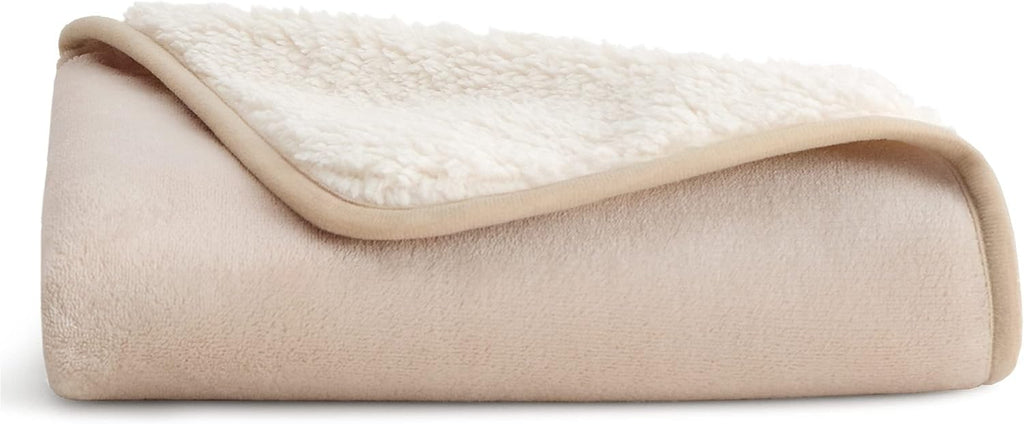 Snuggly Thick Sherpa Pet Blanket – Couch-Safe Magic